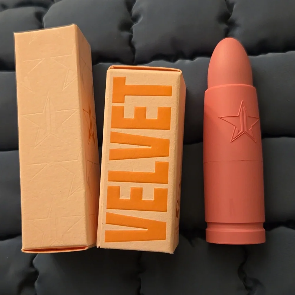 NIP Jeffree Star Cosmetics Velvet Trap Lipstick Grave Digger Full Size